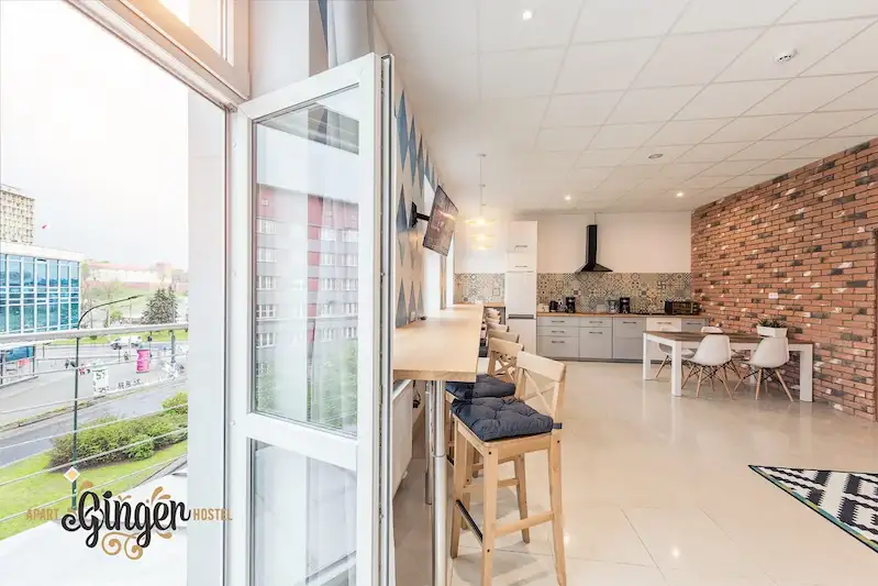 Chambre moderne et cuisine Ginger AppartHostel Cracovie