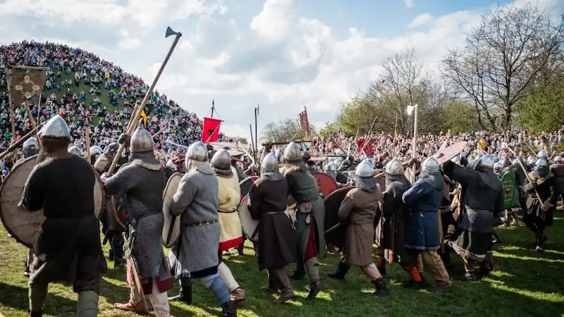 Le Festival Rękawka cracovie, reconstitution médiavle après les fêtes de Paques.