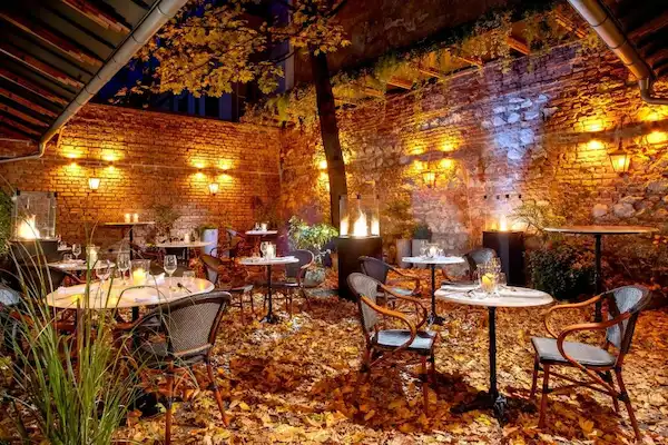 salle de restauration en brique typiques au Balthazar Design Hotel, situé dans la Vieille Ville de Cracovie