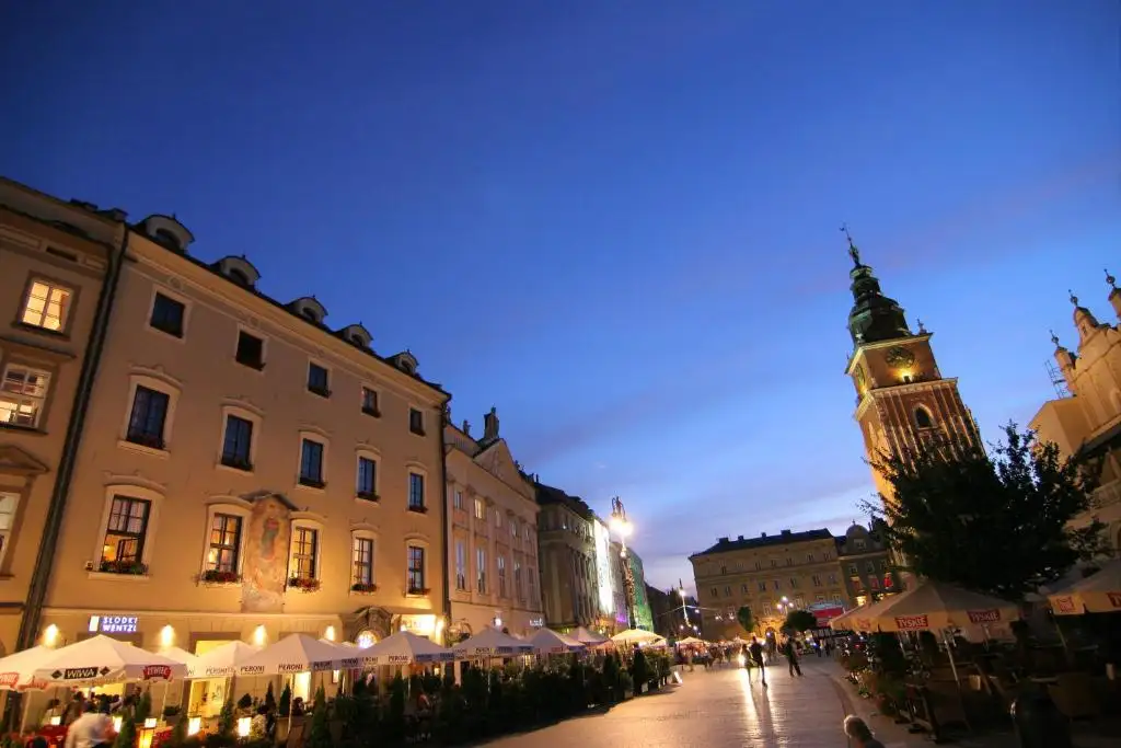 Hotel Wentzl offrant une vue directe sur la Place du Marché et la Basilique Sainte-Marie à Cracovie