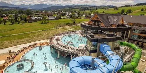 Détente dans les bains thermaux de Chochołowska près de Cracovie